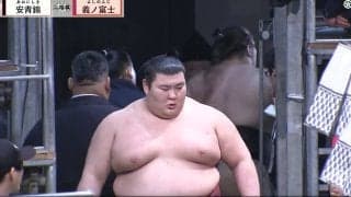 安青錦、黒星直後に花道奥で驚きの光景 「ひょっこりあたみんw」「すごい勢いでログインw」ファン注目の一コマ
