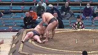 一体、何が起こった？ 突如崩れ落ちる力士に館内ざわめき「大丈夫？」「こわいな」