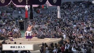 「つまみ出せ」横綱・豊昇龍の土俵入りで起きた“残念なマナー”に「サッカーじゃ無いんだから」「我慢して欲しい」批判の声