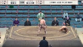 「えっ」大相撲三月場所でまさかの“秒速決着” 一瞬で決まった突き落としに「あら」「なに」驚く声