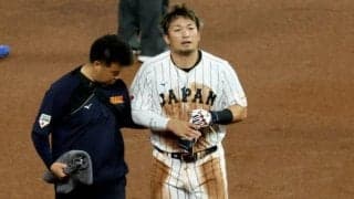 鈴木誠也、盗塁を試みた際に右ひざ痛める　代わった森下翔太が3ラン
