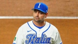 敗戦に呆然も…イタリア監督は選手を“拍手”で称える　悔しさの中でも、称えた躍進