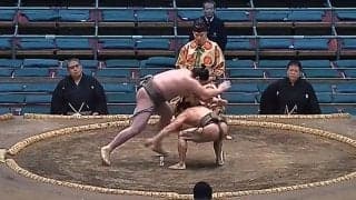 「何だこの動き」「感動した」62キロ力士、体重2倍差を翻弄 “一瞬の妙技”で制す 4場所ぶり勝ち越し