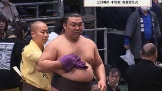 「デカすぎる」「なんやこれw」霧島に“巨大すぎる”副賞 「館内ざわついてて草」ファン騒然