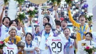 ｢凄い！｣広島レジーナ史上初&WEリーグ最多1.7万人が熱狂した“白×紫｢R｣コレオ”が美しい！｢綺麗にできてよかった！｣