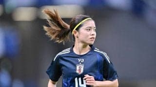 ｢ジダンみたいな余裕｣｢イニエスタの域｣なでしこ長谷川唯のピッチ中央2人置き去りの“芸術的ターン”が華麗すぎる！｢相手DFを石化させる魔法｣