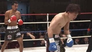 「レフェリー止めてよ」王座戦で挑戦者が突如、背走の異例事態 とどめの“一撃”で衝撃KO決着も反響さまざま