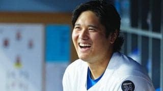 大谷翔平、初勝利から80分…愛犬デコピンを公開　つぶらな瞳でじっと、SNS更新