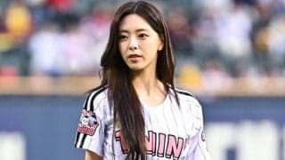 “へそ出し投球”の女神が「スタイルバグ」　世界を魅了した一投「まるで2次元」
