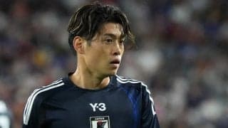 王者バイエルン＆ドイツ代表CBに真っ向勝負で勝利!?｢鈴木唯人がターにイエロー出させた！｣ファウルで止めるしかない積極果敢なドリブル突破シーンに脚光！