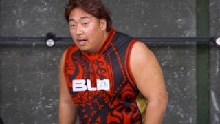「弱そうやなお前ら！」ノッコン寺田が“暴走” 道着姿の男性が“とばっちり” いきなりタックルでぶちかます
