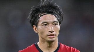 J1首位・鹿島キャプテンを支えるアイドル妻、すっぴん風メイクでお忍びお花見！パーカー＆キャップの“気取らない休日コーデ”でも｢華がある！｣