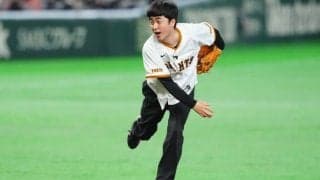 M-1王者のたくろう赤木、ストライク始球式　東京D大歓声…ノーバウンド投球にガッツポーズ