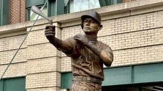 イチロー氏の銅像がマ軍本拠地に誕生　バット折れるハプニングに爆笑「まさか」…妻＆愛犬と出席
