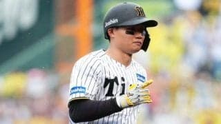 阪神・森下翔太、死球に苦悶　甲子園ブーイング…打席で崩れ落ちる→一度下がるも復帰