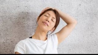 ガチガチの首こりが軽くなるストレッチ7選｜1回で実感＆1日3分でスッと回る