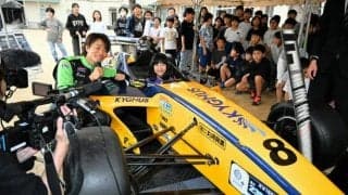 「夢の実現には決断が大事」　スーパーフォーミュラ選手が出前授業