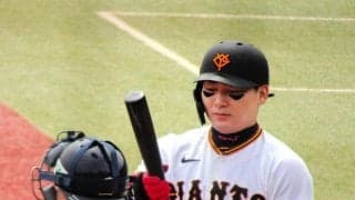 ２軍再調整の巨人・丸佳浩が再出発の本塁打　試合前練習では石井２軍監督から助言を送られる場面も