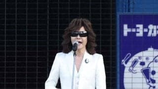 龍玄とし　ハマスタ降臨　「夢舞台に立つことができました！」　唯一無二の伸びやかな歌声で国歌独唱　両軍ナイン聞き入る