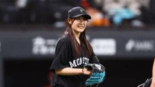 五輪スノボ金の村瀬心椛　異例の４月２度目の始球式「北海道へ来て投げられたことがうれしい」