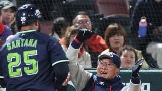 ヤクルトが２連勝　五回にサンタナが決勝２ラン　２夜連続の完封リレー、先発・高梨は六回途中無失点で２勝目