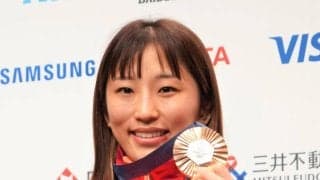 【レスリング】須崎優衣が美腹筋を披露　キルギスの自然、乗馬、地元民との交流