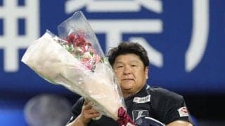 「卍ポーズ」でお馴染み　敷田審判員が通算２０００試合出場達成　ＤｅＮＡー巨人