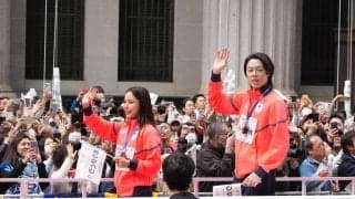 高梨沙羅「パワーに変えていきたい」五輪応援感謝パレードで沿道ファンから大歓声
