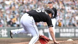 【ロッテ】種市篤暉にアクシデント、左足をかばい担架で運ばれる　一塁線へのファウル追い転倒