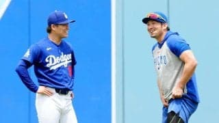 山本由伸、鈴木誠也とWBC以来の再会　笑顔で駆け寄り握手→ハグ…試合前に見せた変わらぬ絆