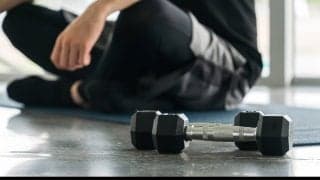筋肉痛が少し残ってる日は筋トレしていい？判断基準と正しい対処法