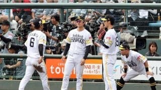 外野スタンドの“名物”にファン困惑「デカすぎる」　審判も協議…年1回の珍光景「むやみに切れない」