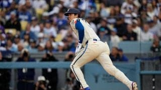 大谷翔平が“仲良し”鈴木誠也にイタズラ!?　試合中にジェスチャー送る