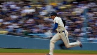 大谷翔平、第3打席は四球で出塁　一塁ベース上で鈴木誠也と再びジェスチャーで“会話”