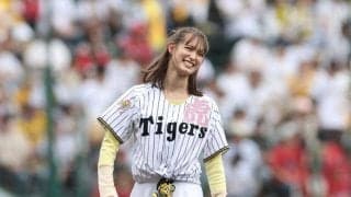 トラウデン直美が背番号「７０３（なおみ）」で始球式　名前にちなんで「虎」の文字も　２年連続登板は代々木公園で練習もノーバン投球ならずで「悔しい」