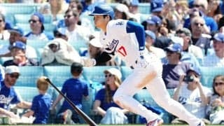 大谷翔平、爆速二塁打後に笑顔　鈴木誠也にアピール“無視”されるも…めげずに「バーン」