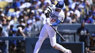 大谷翔平、今永昇太から３打席目に右翼へ二塁打　３打席連続出塁　二塁到達後に鈴木誠也にポーズ