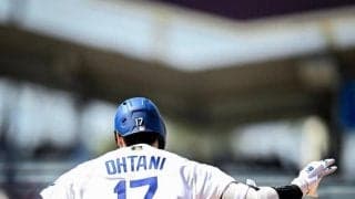 大谷翔平　本塁打直後の謎ポーズは親友への“メッセージ”　カブス・鈴木誠也が守る右翼へ“バーン”　無視されまくっても大谷はにこやか