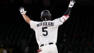 「おい、寝てる場合じゃないぞ！」村上宗隆、深夜に飛び出した12号逆転3ランに地元局も“大興奮”…「今のムラカミはマジで現実離れしててヤバい！」