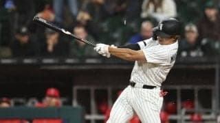 「あのスイングは汚い」村上ジャッジを抜き両リーグ単独トップの12号マーク、他球団ファンをくぎ付けにした圧巻パフォ「彼はそれを簡単なように見せつける」「MLB最高のパワーヒッター」