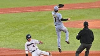 【阪神】中野拓夢「悪化よりは」ふくらはぎ付近に自打球当て途中交代　29日以降は「状況見て」