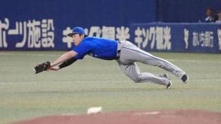 【DeNA】佐野恵太が好守でルーキーのピンチ救う　一、二塁間の鋭い当たりをダイビングキャッチ