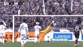 衝撃！「ありえない軌道」“30mアウト回転スーパーゴール”にスタジアム騒然！福岡MFが年間ベスト級の一撃「デ・ブライネかよ」