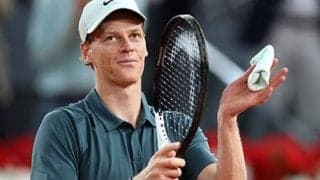  シナー 6人目快挙で初4強 