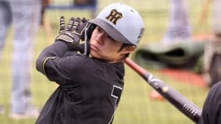 【阪神】中野拓夢が試合前練習でフリー打撃再開　二塁で打球捕も　自打球影響で29日は代打出場