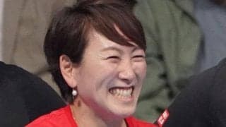 「凛としたドレス姿もまたかっこいい」　テニス女子代表監督が「パーティーにお招きいただきました」と投稿　ＳＮＳ「爽やかで知的」「大人の雰囲気」