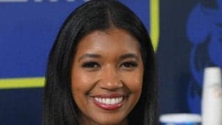 何頭身！？足長すぎっ！「驚くほど素晴らしい」ドジャース美しきリポーター　取材時ファッション紹介にファン騒然「エレガント」ノースリーブショットも