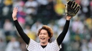 ＬＥ　ＶＥＬＶＥＴＳ・佐藤隆紀「暴投したらどうしよう」と心配も…見事ノーバン投球　甲子園で国歌独唱＆ファーストピッチセレモニー
