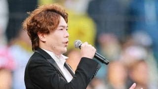 【阪神】君が代独唱の佐藤隆紀「めちゃくちゃ気持ちよく…」ノーバンでファーストピッチも　