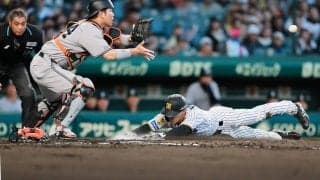 【巨人】ヒヤリ…大城卓三が三塁走者と激突　トレーナー駆け寄るも大事には至らずプレー再開